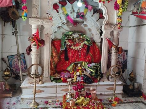 Devotees Worshiped Maa Shailputri On The First Day Of Chaitra Navratri