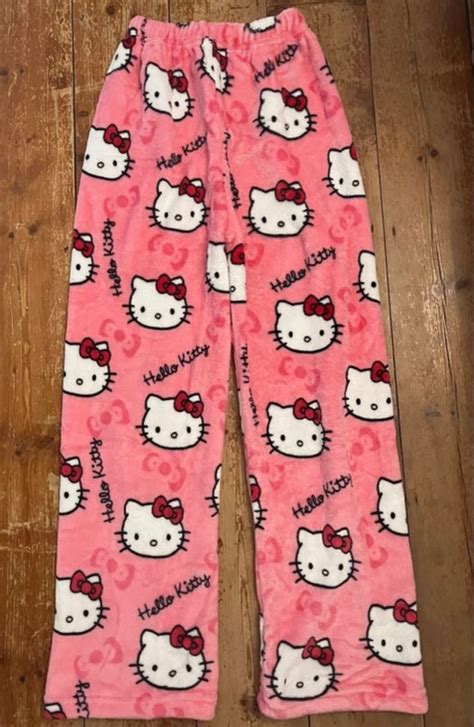 Pin By Feride özdinç On Sizin Pinleriniz In 2024 Hello Kitty Clothes Kitty Clothes Hello Kitty