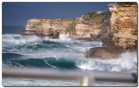 Four Of Seven A Set Of Ugly Waves Role Through Bronte Flickr