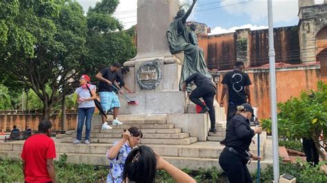 Desalojan Gays Del Parque Duarte Zona Colonial De Santo Domingo Noticias De