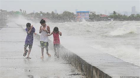 Typhoon Doksuri 6 Dead Thousands Evacuated In Philippines Dw 07262023