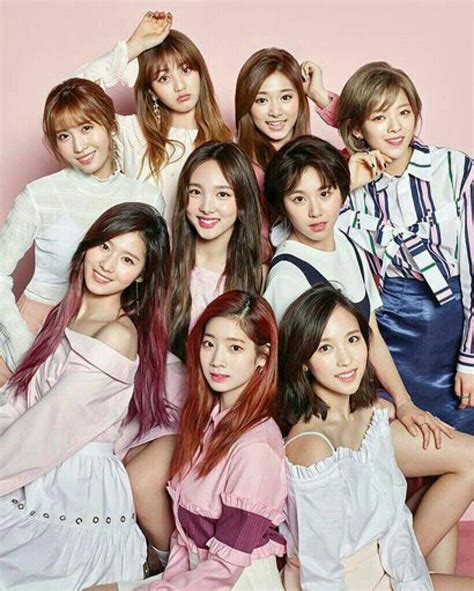 TWICE, un girls band né pour un succès monumental | Twice France Amino