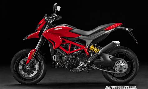 DUCATI Hypermotard 939 2017Puissance 114 Ch à 9000 Tr mn chPoids kg