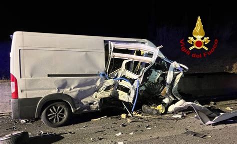 Incidente Mortale Lungo La Flaminia Foto Vigili Del Fuoco