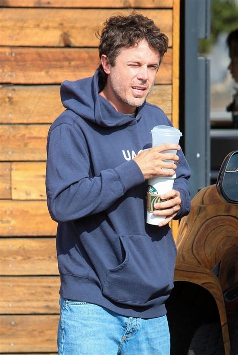 Casey Affleck Probably Wont Attend Ben And Jennifer Lopezs Wedding