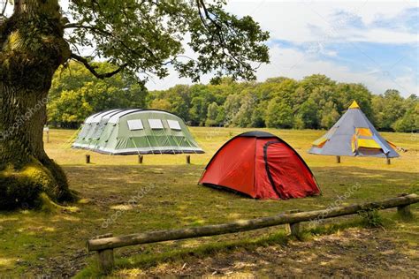 Tres Grandes Tiendas De Campa A De Colores En Los Bosques Camping 2024