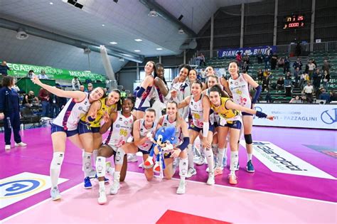 Savino Del Bene Volley Le Semifinali Dentro L Uovo Di Pasqua