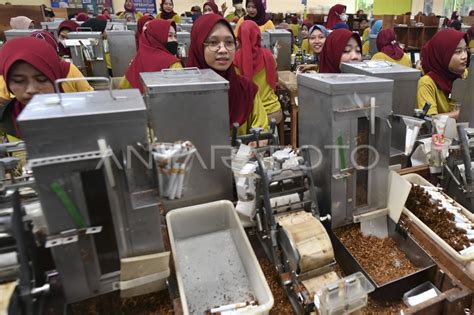 Tarif Cukai Hasil Tembakau Naik Persen Antara Foto