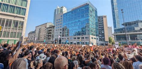 Gi Le Mani Dai Santuari Milano Si Mobilita In Un Grido Unanime