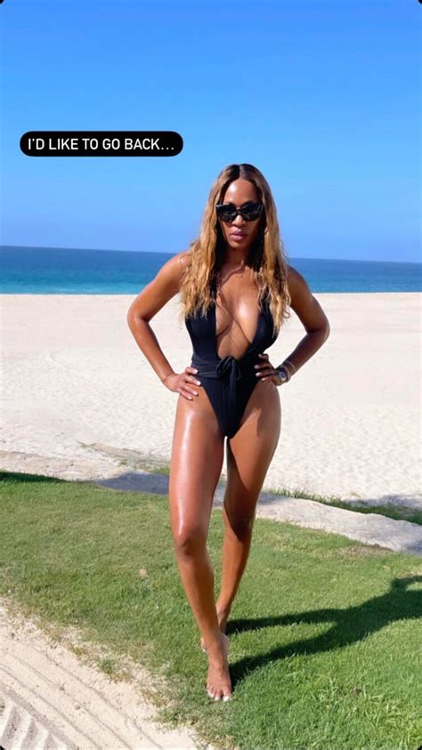 10 Hot Cari Champion Bikini Pics