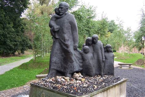 Janusz Korczak Memorial Warszawa TracesOfWar