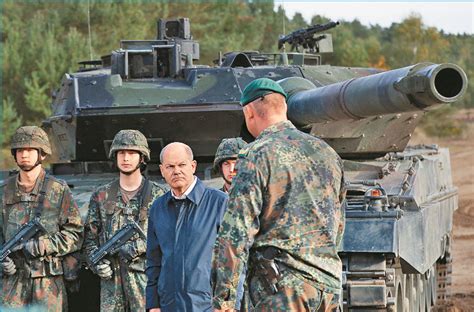 German Battle Tanks To Roll In For Ukraine The Standard