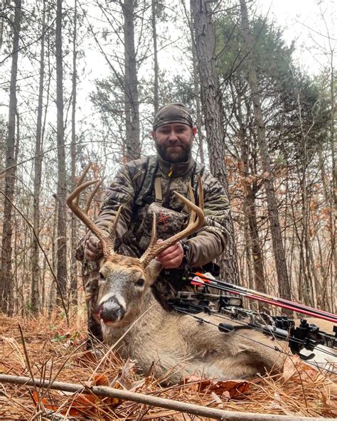 8 Point Buck in Virginia by Shawn McCauley | Bowhunting.com