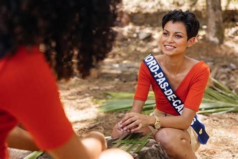 Miss Nord Pas De Calais Attentive Lors Du Cours De Cuisine