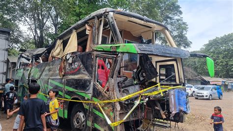 Knkt Investigasi Kecelakaan Maut Bus Smk Lingga Kencana Yang Terguling