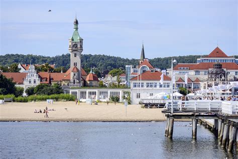 Blick auf Zoppot Sopot von der Seebrücke Links im Bild ist der Turm