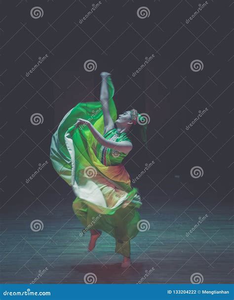 Flying Skirt Dance Drama Axi Jump Yi Folk Dance Editorial Photography