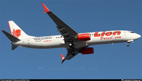 PK LSY Lion Air Boeing 737 96NER WL Photo By Ricky Liciandhika Putra