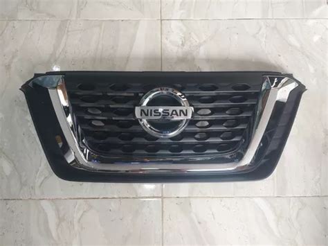 Grade Nissan Kicks Friso Cromado E Emblema Orig