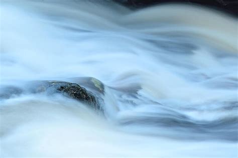 Premium Photo River Running