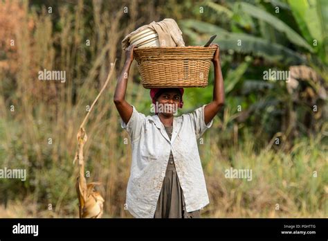 Kumasi Ghana Jan 16 2017 Unidentified Ghanaian Woman Carries A