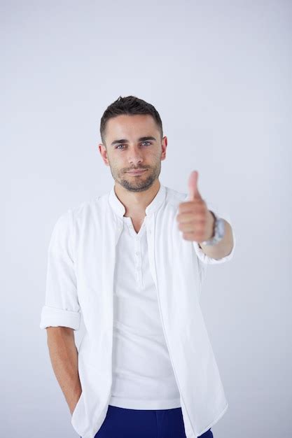 Joven Hombre De Negocios Posici N Aislado Blanco Plano De Fondo