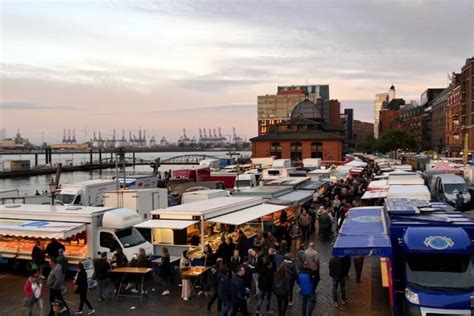 Fischmarkt In Hamburg Hanseatische Tradition Im Morgengrauen