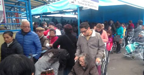 Pacientes Deben Esperar Largas Colas En El Hospital Rebagliati