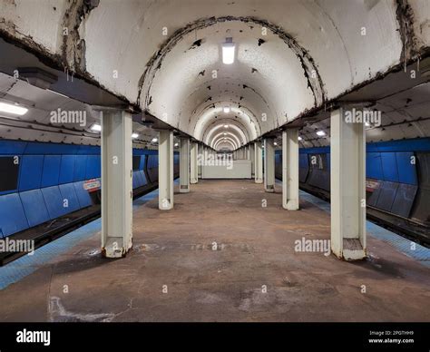 Abandoned subway hi-res stock photography and images - Alamy