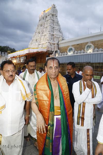 Ap Governor Offers Prayers In Tirumala Shrine Ttd News