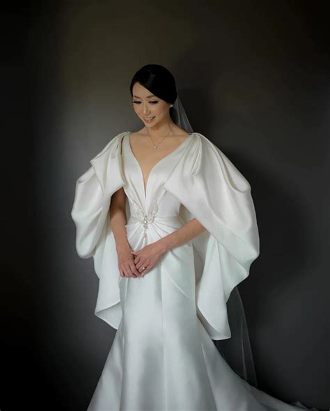 14 Inspirasi Gaun Pengantin Putih Anti Mainstream Elegan Dan Beda Dari
