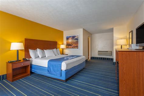 Days Inn by Wyndham Breezewood | Breezewood, PA Hotels