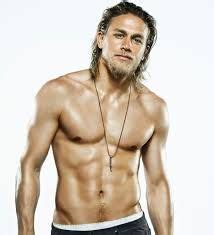 Travis Fimmel 2024: dating, net worth, tattoos, smoking & body facts ...