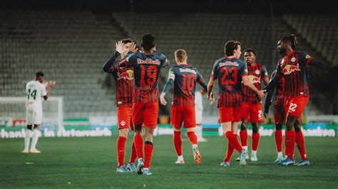 Aten O Do Benfica Salzburgo Vence E Assume Lideran A Provis Ria Da