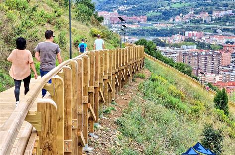 Paseo A Artxanda Desde La Ria De Bilbao Pasarela De Madera