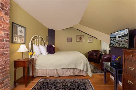 Tucker House Inn & Harrison House Suites | Select Registry