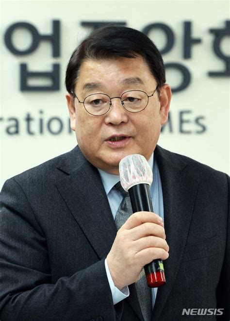 인사말 하는 박성효 소상공인시장진흥공단 이사장 네이트 뉴스