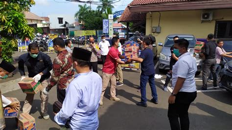 Tangcity Mal Salurkan 1 000 Paket Sembako Untuk Warga Terdampak Covid 19