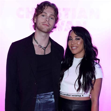 5 Seconds Of Summer S Luke Hemmings Engaged To Sierra Deaton