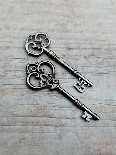 Large Skeleton Keys 2 Victorian Vintage Style Wedding Key Skeleton Key