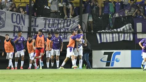 Peñarol 0 Defensor Sporting 1 El Aurinegro Volvió A Perder En Arranque Preocupante