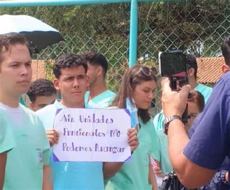 Alumnos De Odontología Uc Exigen Mejores Condiciones Para Estudiar