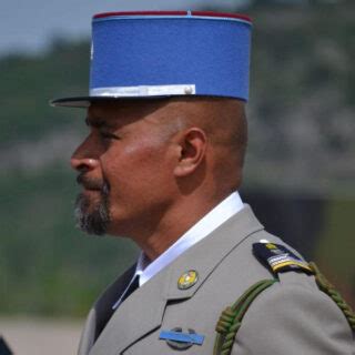 D C S Du Caporal Chef De Ere Classe Soakimi Pise L Un Des Militaires