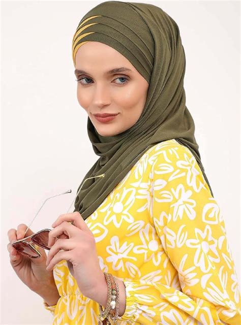 Hijab Shawl Dengan Perpaduan Dua Warna Yang Elegan Desain Id