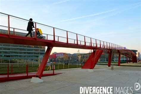 Le Grand Paris La Passerelle Du Canal Saint Denis Entre Paris Et