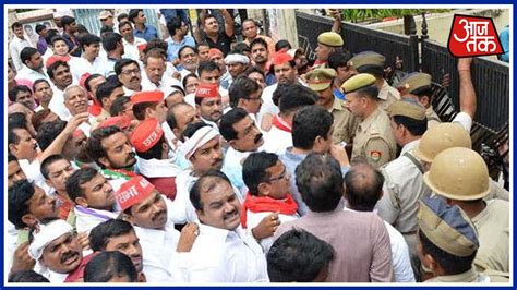 100 Shehar 100 Khabar Samajwadi Party Workers Protest Against The Yogi