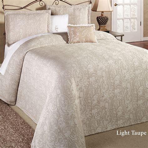 Provence Lightweight Matelasse Bedspread Bedding