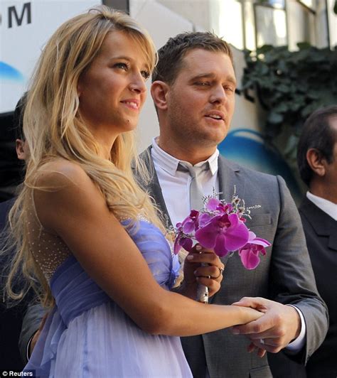 Michael Buble Marries Luisana Lopilato In Civil Wedding Ceremony In