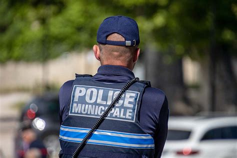 Refus d obtempérer à Cannes un policier municipal ouvre le feu sur le