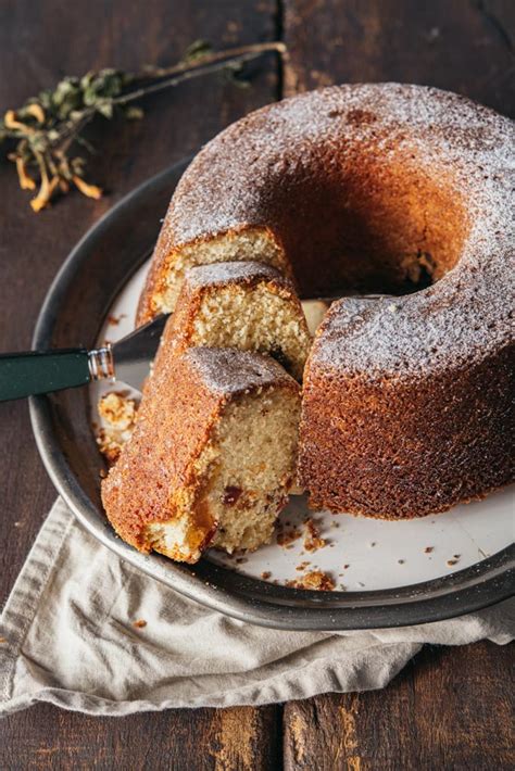 Bolo De Castanhas E Frutas Secas Na Cozinha Da Helo